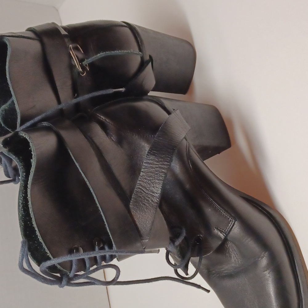 Charles Davis black lace up leather boots size 8 wrap buckle thick heel